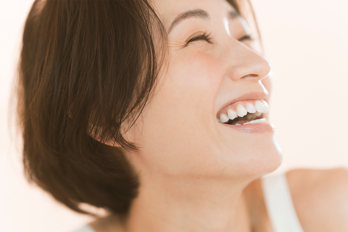 目の下のクマの原因を4種類別に解説！青・茶・赤・黒クマの見分け方と改善方法